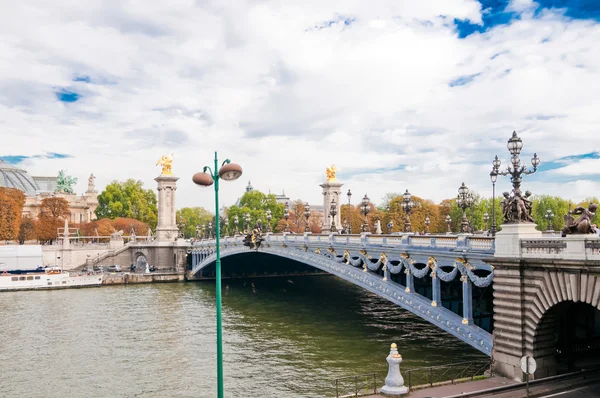 Pont alexandre iii - most v Paříži, Francie. — Stock fotografie