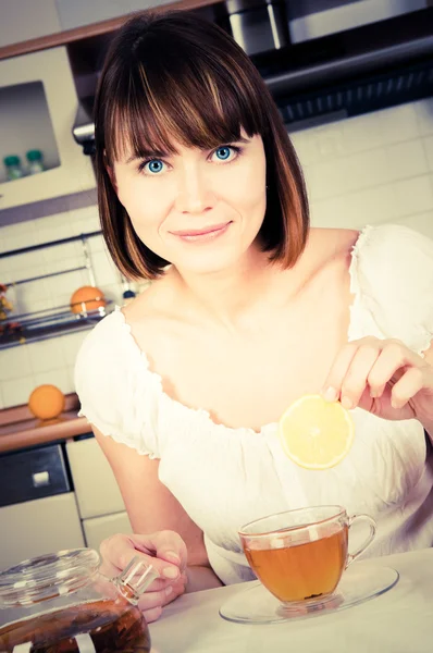 Portrait of young beautiful happy woman with tea — Stock Photo, Image