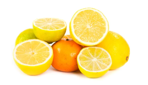 Citroen, limoen en sinaasappel citrusvruchten segmenten — Stockfoto
