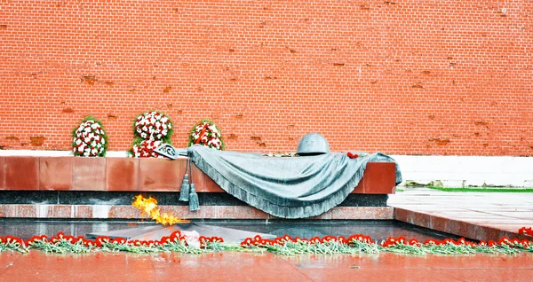 Monument to the unknown soldier, eternal fire, about the Kremlin — Stock Photo, Image