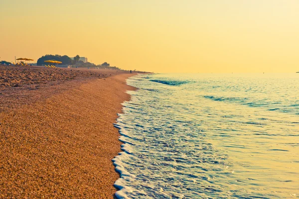 Sakin plaj gündoğumu — Stok fotoğraf