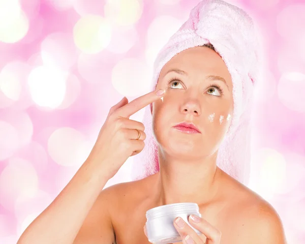 Beautiful woman tender jar of moisturizer cream. — Stock Photo, Image