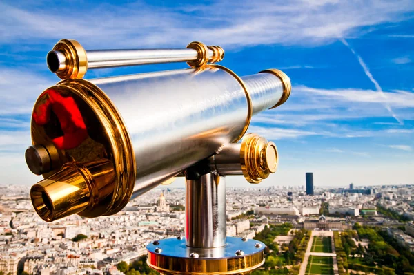 Telescopio Torre Eiffel con vistas a París . — Foto de Stock