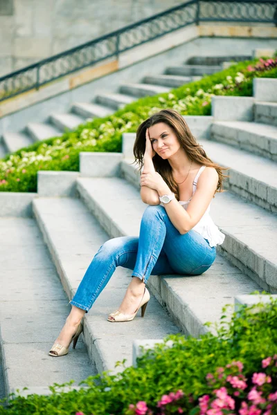 Portrait of a beautiful european woman sitting om steps — Stock Photo, Image
