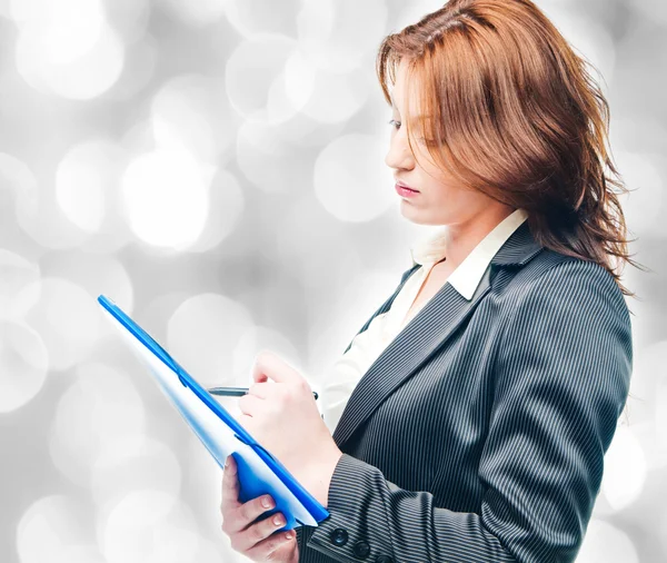 Mujer de negocios aislada sosteniendo una cartera — Foto de Stock