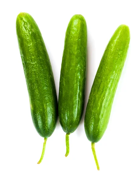 Comida saudável. Os pepinos verdes isolados no fundo branco — Fotografia de Stock