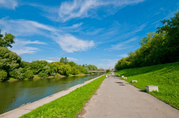 View of quay wharf embankment Yekaterinburg City — Stock Photo, Image