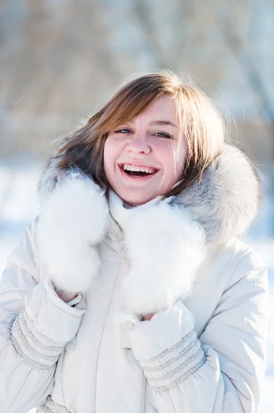 Retrato de inverno de mulher jovem. Dof rasa . — Fotografia de Stock