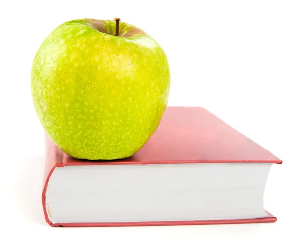 Una manzana verde en un libro — Foto de Stock