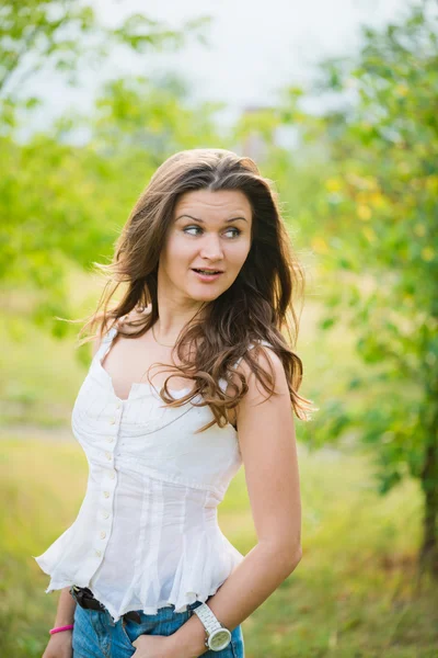 Portrait of a surprised young woman — Stock Photo, Image