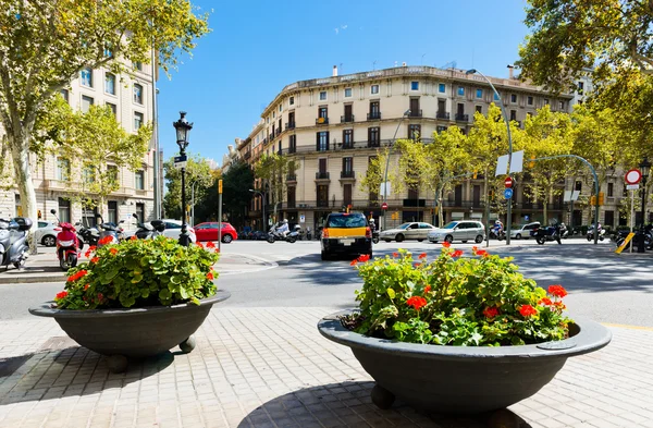 Dans les rues de Barcelone, quartier de l'Eixample. Espagne . — Photo