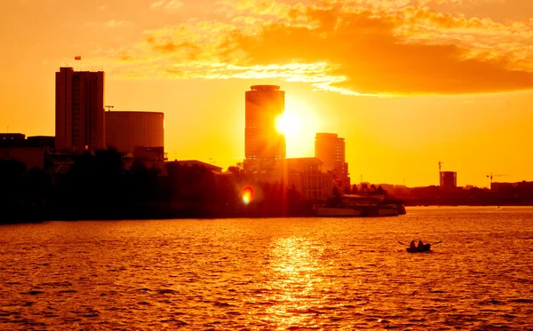 Vista do dique Cidade de Ekaterinburg . — Fotografia de Stock