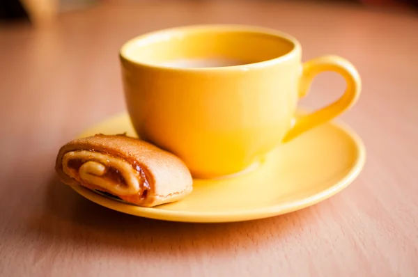 Káva v žluté cup — Stock fotografie
