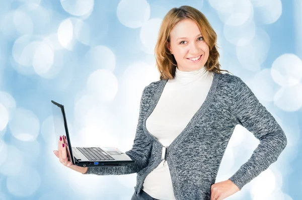 Mädchen mit Laptop. — Stockfoto