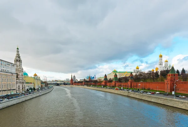 Vista del terraplén del Kremlin en Moscú — Foto de Stock