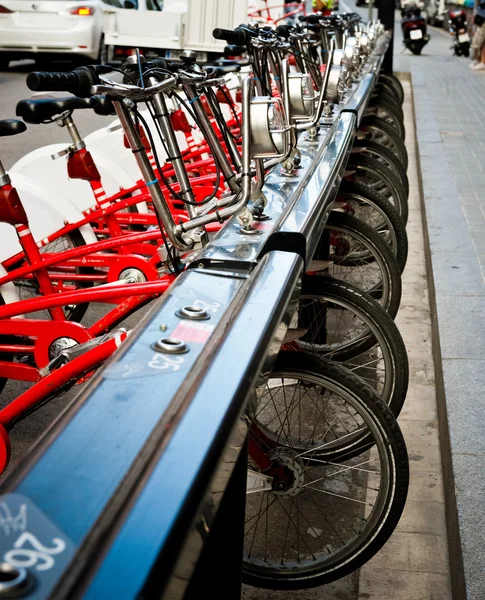 Estacionamento de bicicletas para alugar — Fotografia de Stock