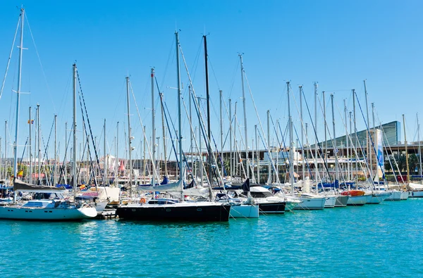 Sommige boten in de haven van Barcelona — Stockfoto