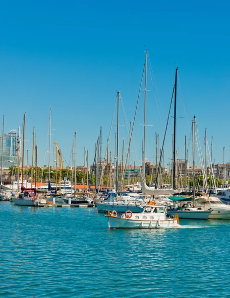 Alguns barcos no porto de Barcelona — Fotografia de Stock
