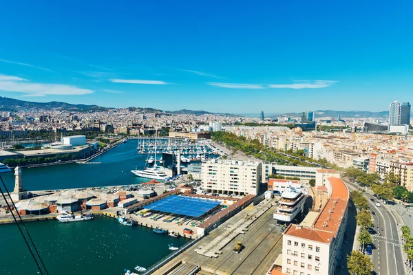 Letecký pohled na přístavní čtvrti v Barceloně, Španělsko — Stock fotografie