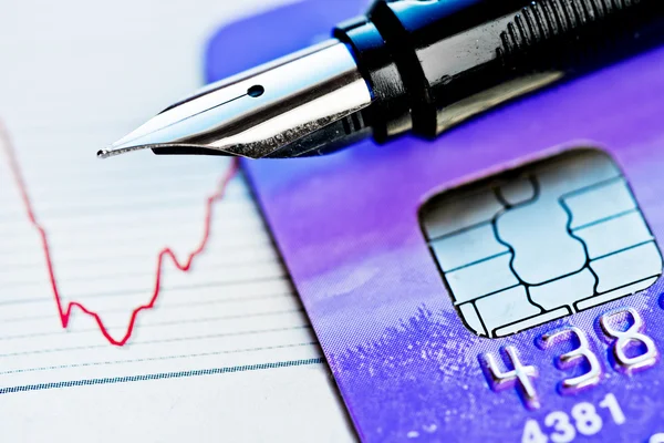 Credit card and pen — Stock Photo, Image