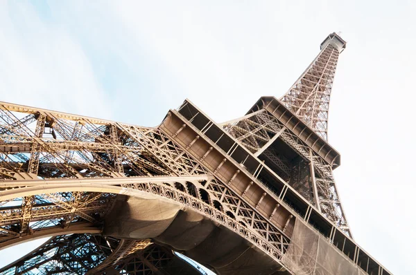 Imagen orientada verticalmente famosa Torre Eiffel en París, Francia . — Foto de Stock