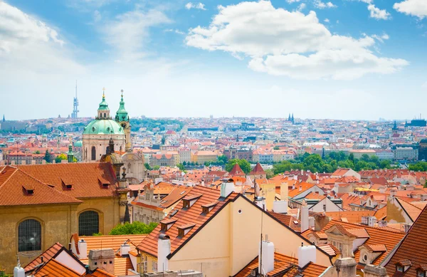 Prague staden från hill — Stockfoto