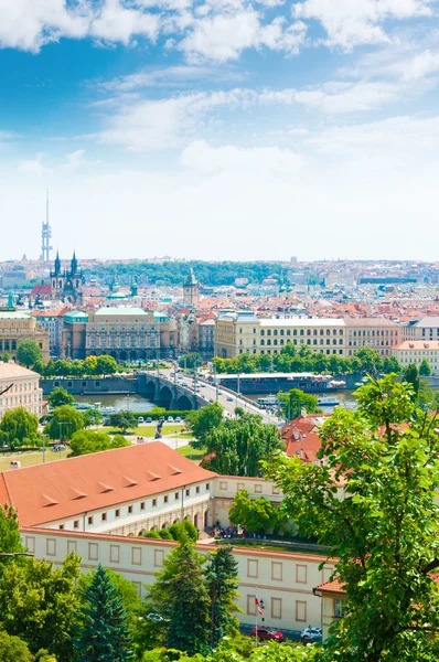 布拉格城市从山的看法 — 图库照片