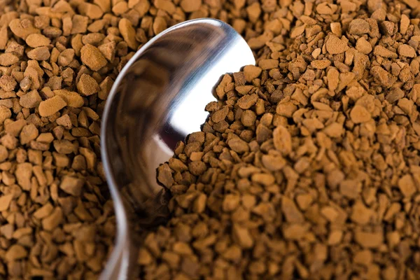 Cuchara de café en el fondo del café — Foto de Stock