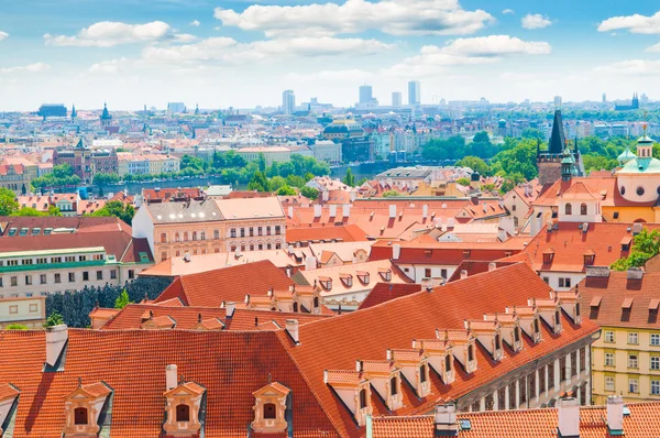 Pohled na město Praha z kopce — Stock fotografie