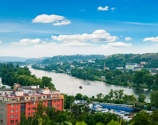 Görünüm Prag şehir ve vltava Nehri vysehrad Hill