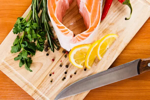 Salmon fillet with rosemary and lemon — Stock Photo, Image