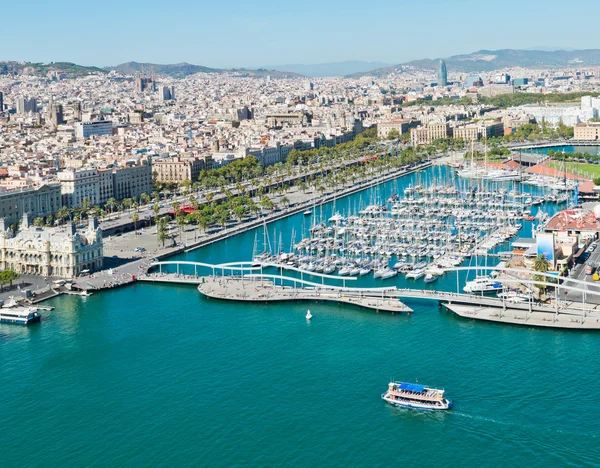 Luchtfoto van de haven van het district in barcelona, Spanje — Stockfoto