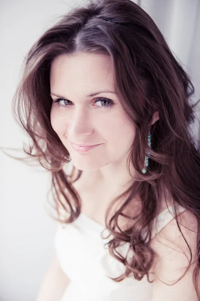 Portrait of beautiful young happy smiling woman with long curly — Stock Photo, Image