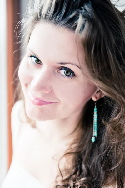 Portrait of beautiful young happy smiling woman with long curly — Stock Photo, Image