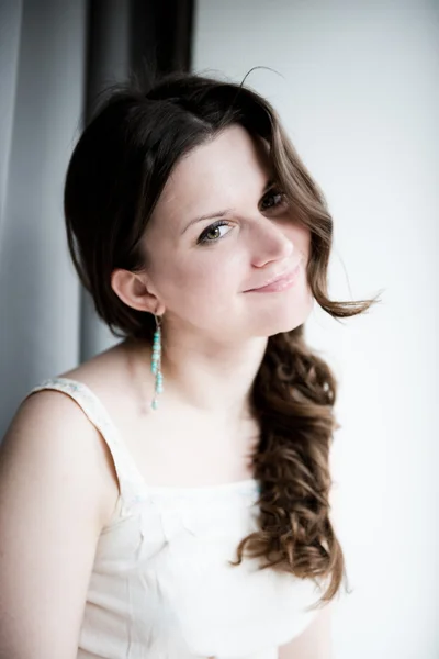 Portrait of beautiful young happy smiling woman with long curly — Stock Photo, Image