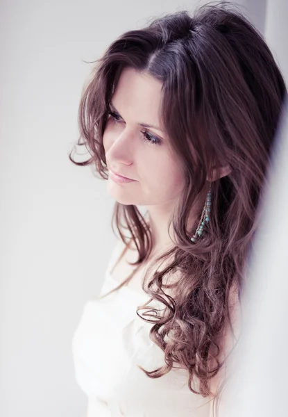 Portrait of beautiful young happy smiling woman with long curly — Stock Photo, Image