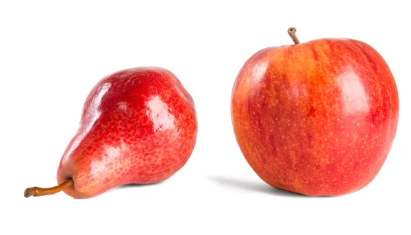 Reife rote Äpfel und Birnen. — Stockfoto