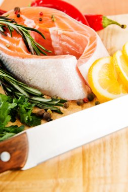 biber ve limon ile Somon