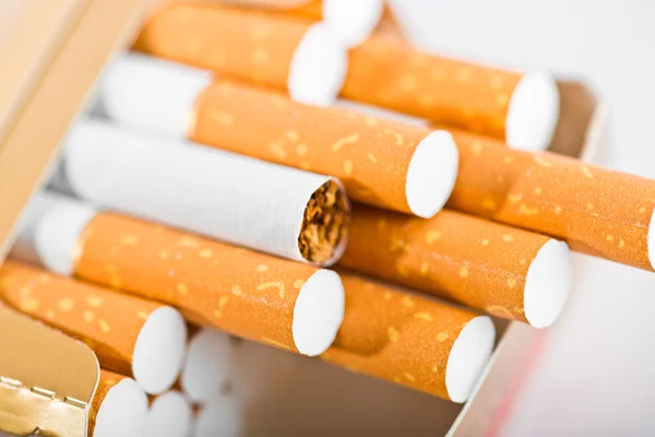 Tobacco in cigarettes with a brown filter — Stock Photo, Image