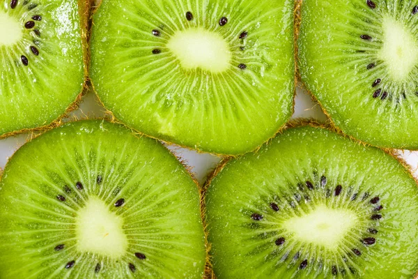 Vele segmenten van kiwi fruit — Stockfoto