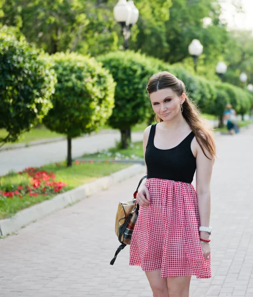 Pretty young woman outdoor with smoky eye makeup — Stock Photo, Image