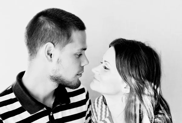 Happy Young Couple looking at each other — Stock Photo, Image