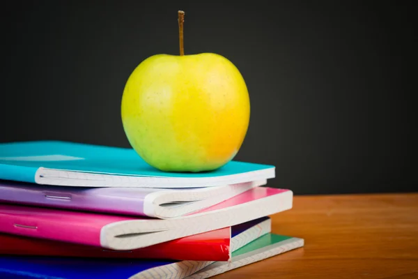 Apple on writing-books. school concept — Stock Photo, Image