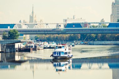 nehir motorlu gemi Moskova Nehri üzerinde