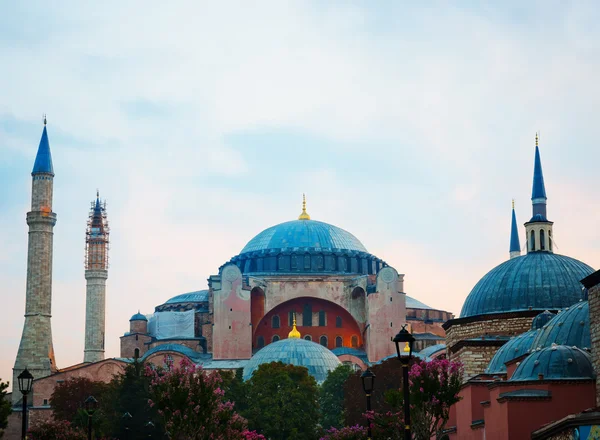 Hagia sophia ulovené v hasnoucí paprsky slunce — Stock fotografie