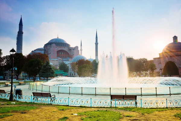 Santa Sofía al amanecer, Estambul, Turquía —  Fotos de Stock
