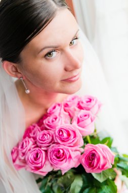 büyüleyici gelin gül ile