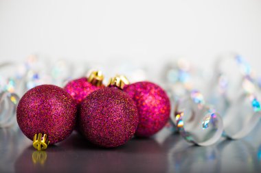 Kızıl Noel baloları