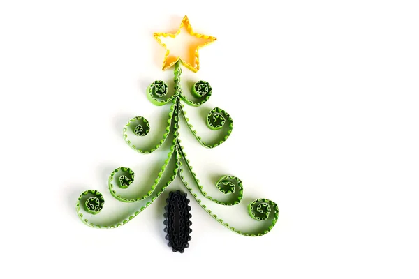 Kerstboom gemaakt van papier op witte achtergrond — Stockfoto