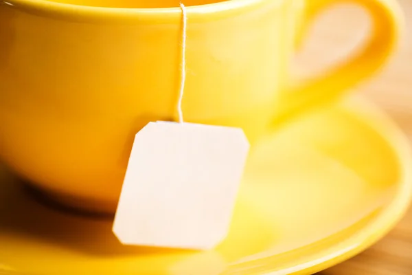 Tazza di tè con bustina di tè (etichetta in bianco ) — Foto Stock